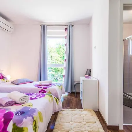 Sofia Villa Santalezi