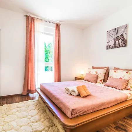 Sofia Villa Santalezi